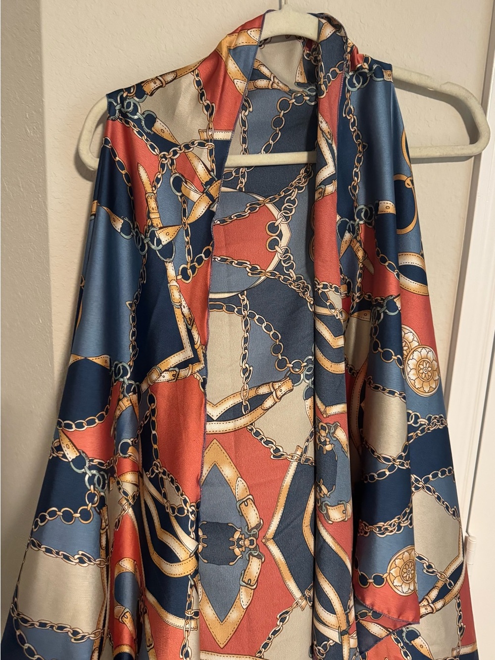 Elegant Navy and Rust Chain-Print Home Accent Throw